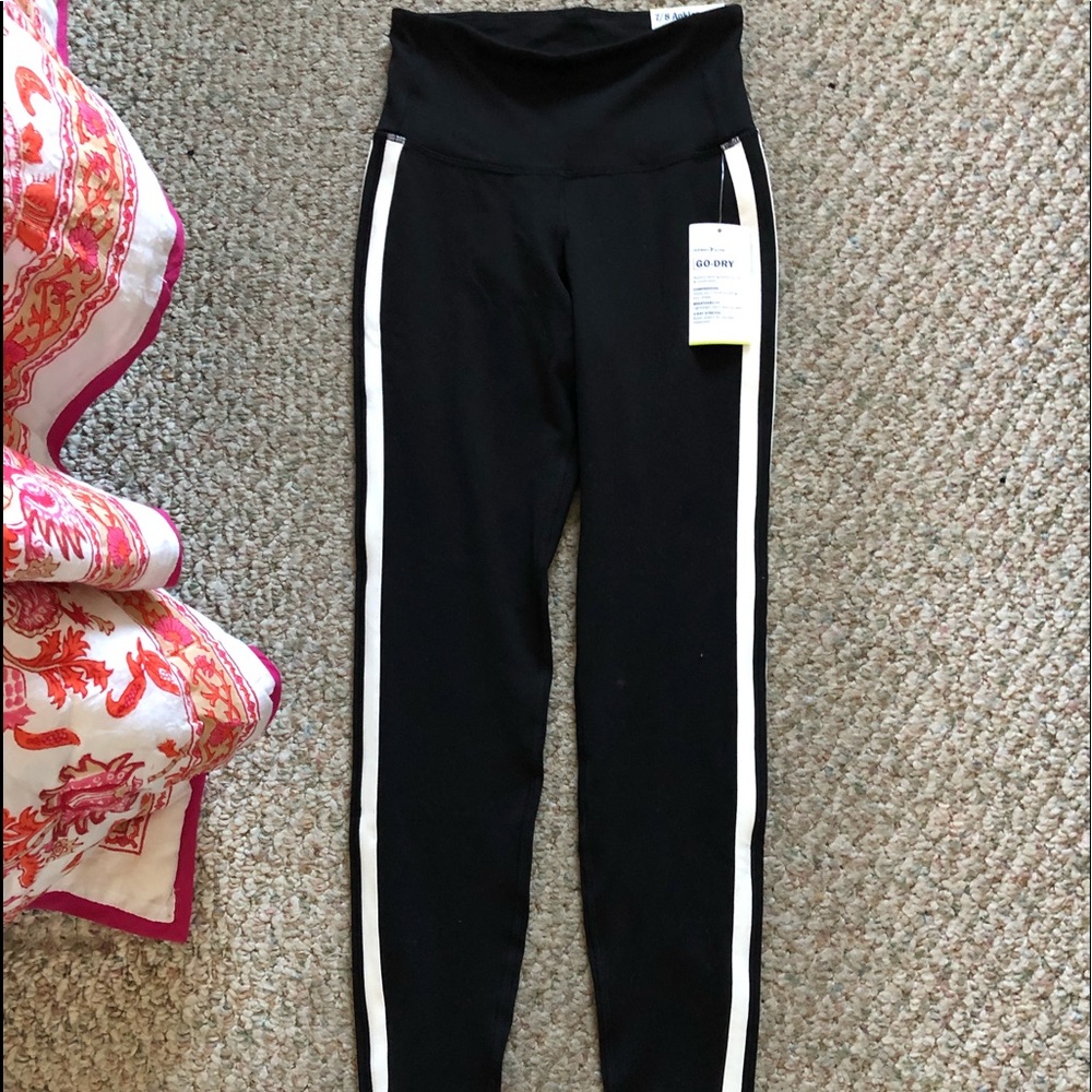 Black yoga pants